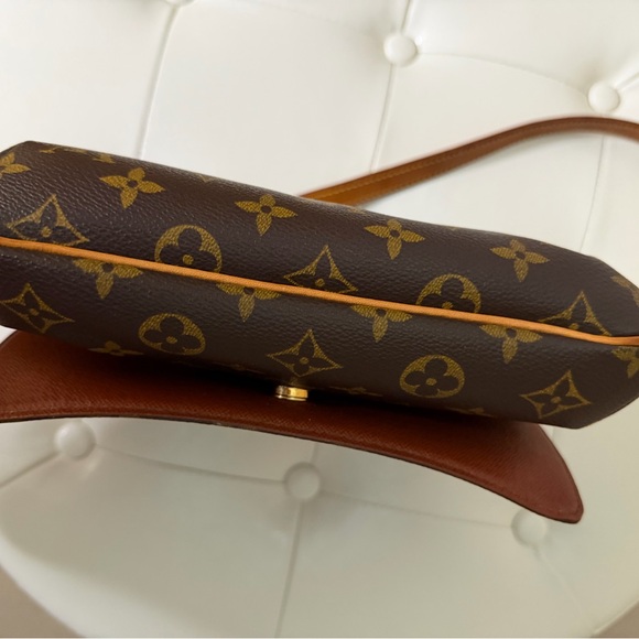 Louis Vuitton Brown and Tan Monogram Shoulder Bag - Picture 3 of 11